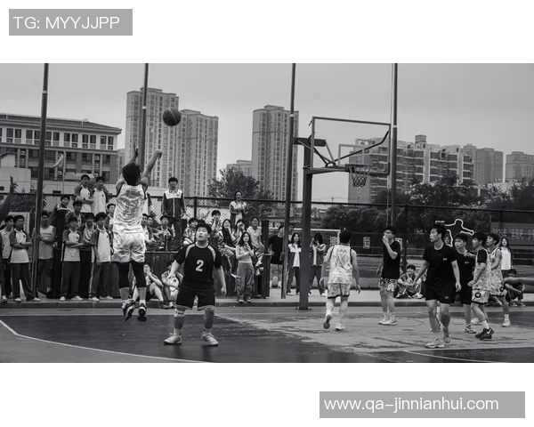 中学生篮球班赛惊现绝杀三分球精彩瞬间引发热议